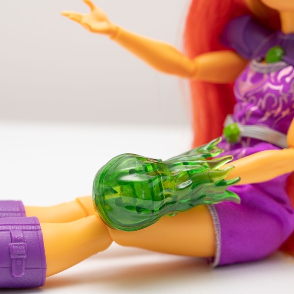 DC Super Hero Starfire Doll - Picture 4 of 7